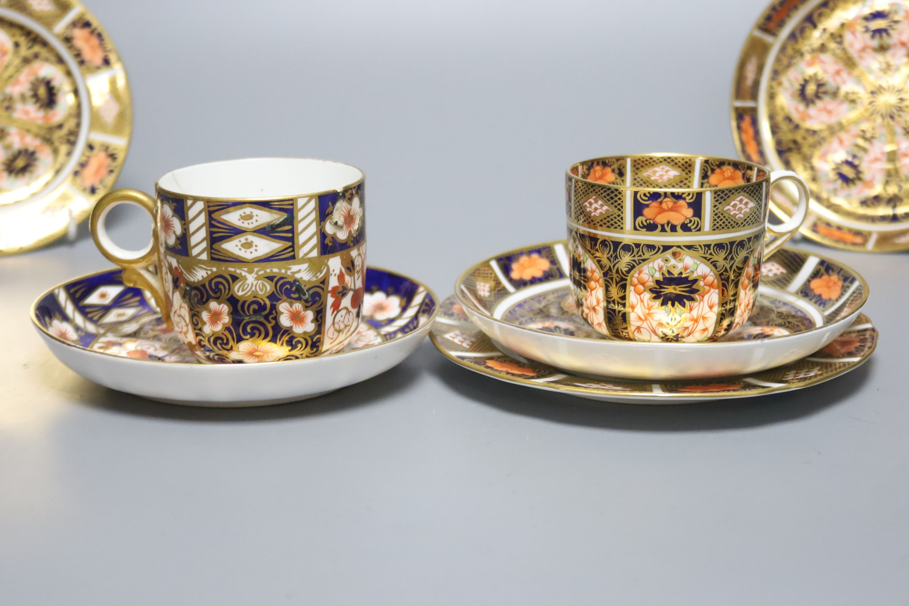 A quantity of Crown Derby teawares including three cups, three saucers and two plates